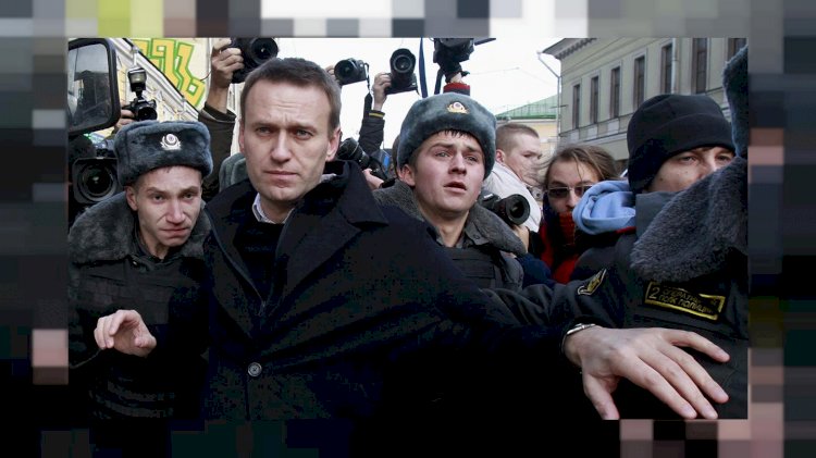 Rus muhalif lider Navalni'ye 3,5 yıl hapis cezası