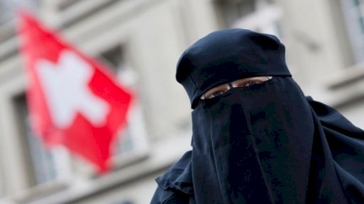 İsviçre'de peçe ve burka yasaklandı
