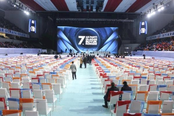 AK Parti'de kongre günü: Revizyon bekleniyor
