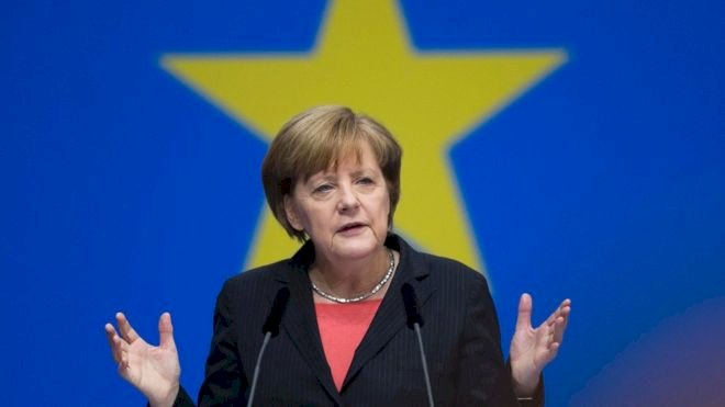 Merkel'den demokrasi uyarısı: Türkiye'den standartlara uymasını bekliyoruz