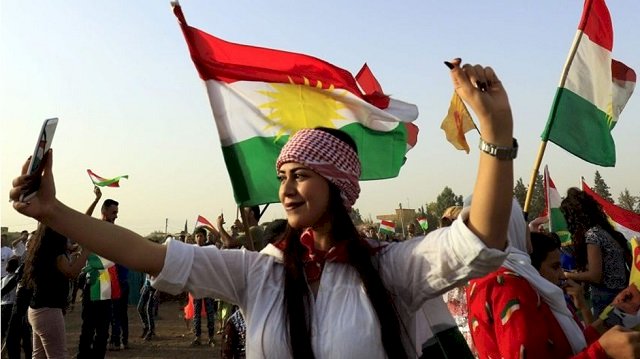 Zizek: 'Demokrasiyi yeniden inşa etmeyi Kürtlerden öğreneceğiz'