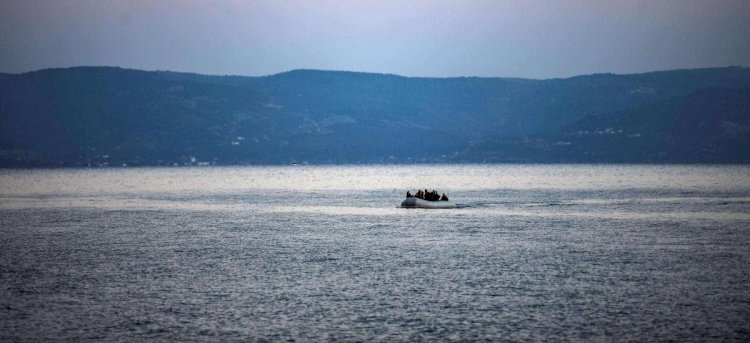 Akdeniz'de göçmen botu battı: '100'den fazla ölü''