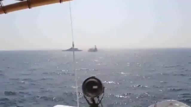 ABD donanmasından İran Devrim Muhafızları gemilerine uyarı ateşi