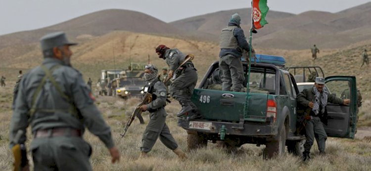 Afganistan: Taliban, İran sınırında ilerliyor