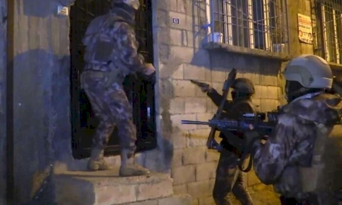 Diyarbakır'da eşzamanlı operasyonlar: 18 kişi gözaltına alındı