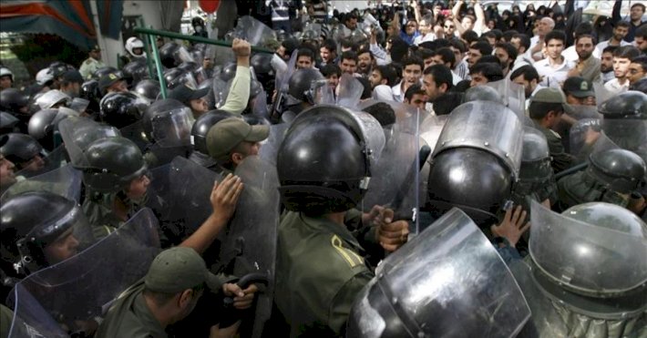 İran’da protestoculara sert müdahale: 100 gözaltı