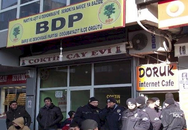 Kürtçe BDP tabelasına hapis cezası