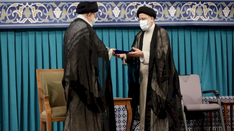 İran'ın yeni Cumhurbaşkanı Reisi, mazbatasını aldı