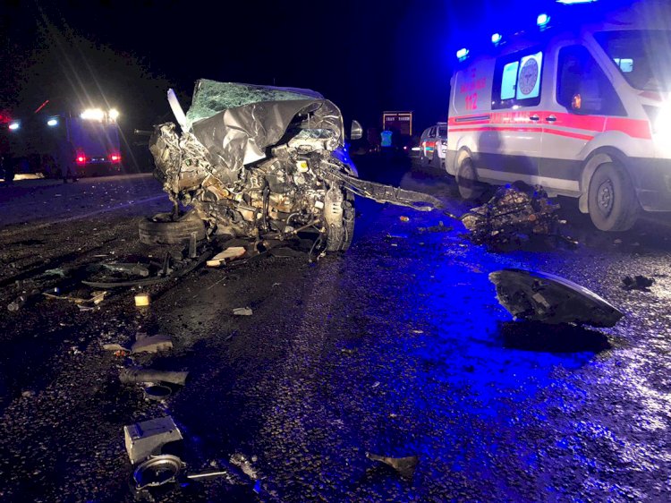 Van’da 3 aracın karıştığı kazada 2'si çocuk 10 kişi yaralandı