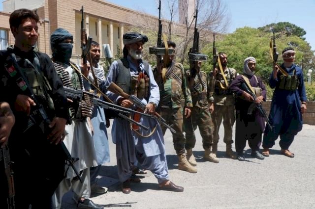 Afganistan'da Taliban, 3 günde 5 vilayet başkentini ele geçirdi