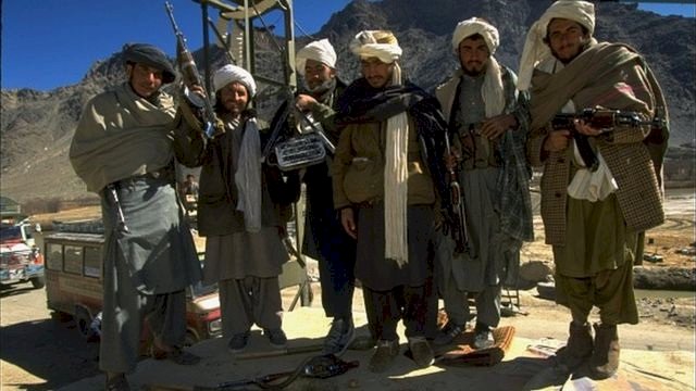 Taliban, Afganistan’da ilerliyor: Altı merkezin kontrolünü ele geçirdi