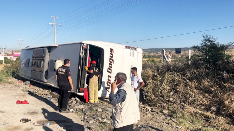 Ağrı'dan İzmir'e giden yolcu otobüsü devrildi: Çok sayıda yaralı var