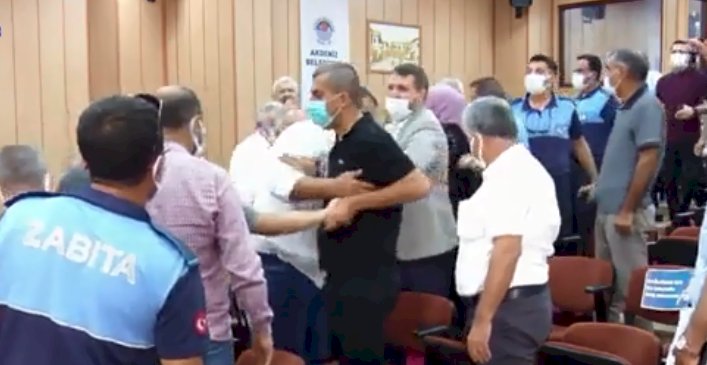Akdeniz Belediyesi’nde 'Öcalan' tartışması