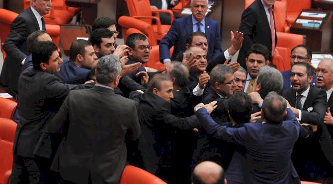 MHP'li isim HDP'li isme Meclis'te 'yavşak' dedi