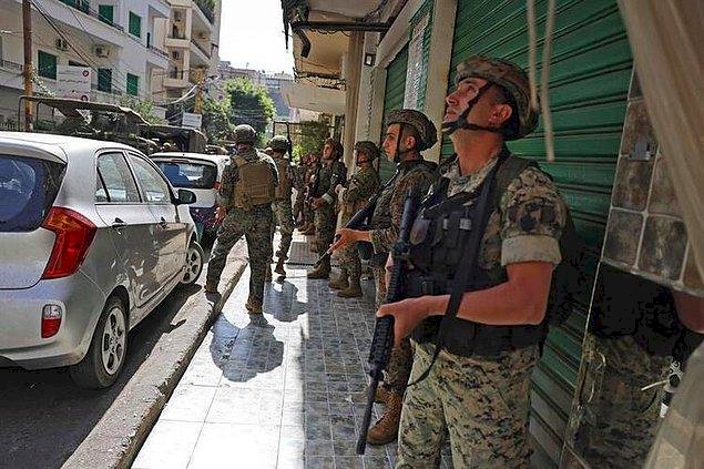 Beyrut karıştı: Asker sokağa indi