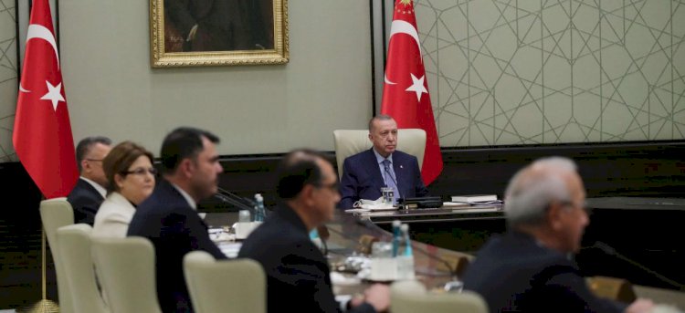 AKP'nin ilk dışişleri bakanı Yakış: 'Asıl Türkiye geri adım attı'