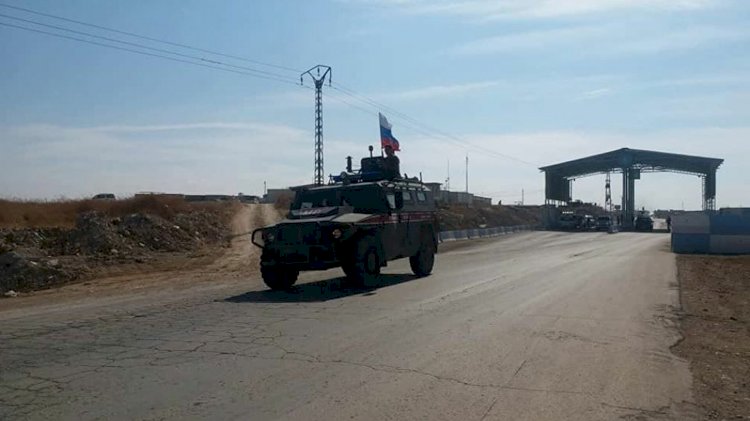 Suriye’de Rus askeri konvoyun geçtiği yolda patlama
