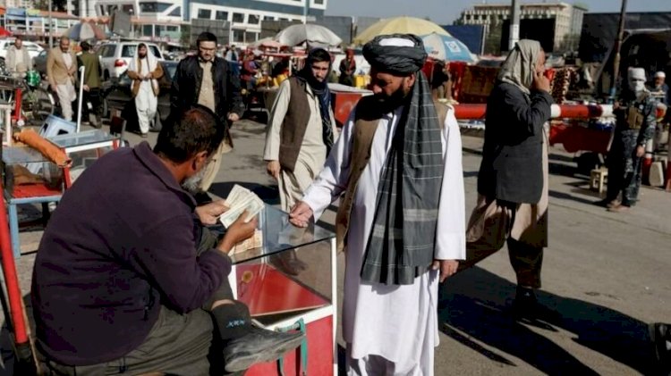 Taliban yabancı para kullanımını yasakladı