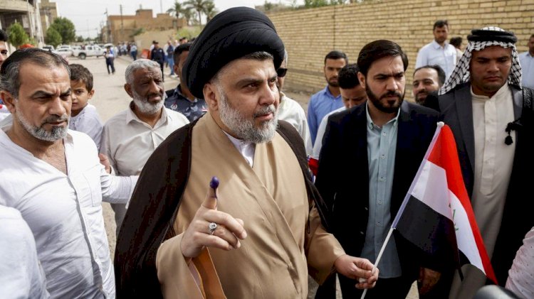 Irak'ta seçimleri kazanan Sadr grubu silahlı kanadını feshetti