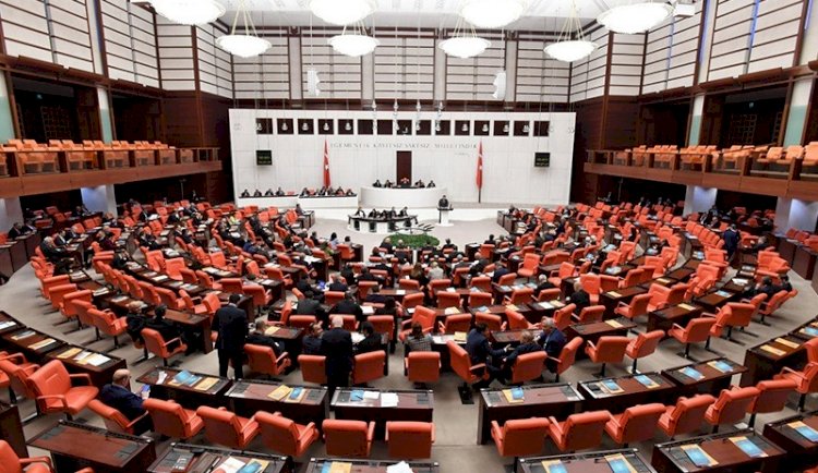Dolardaki rekor Türkiye gündemini sarstı, partiler art arda toplantı kararı aldı