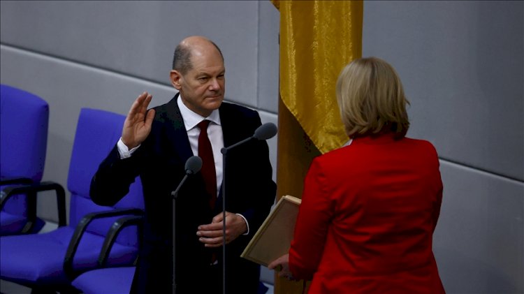 Almanya'nın yeni başbakanı Olaf Scholz oldu