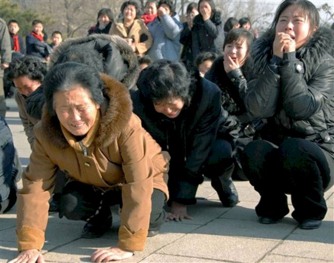 Kuzey Kore’de gülmek yasaklandı
