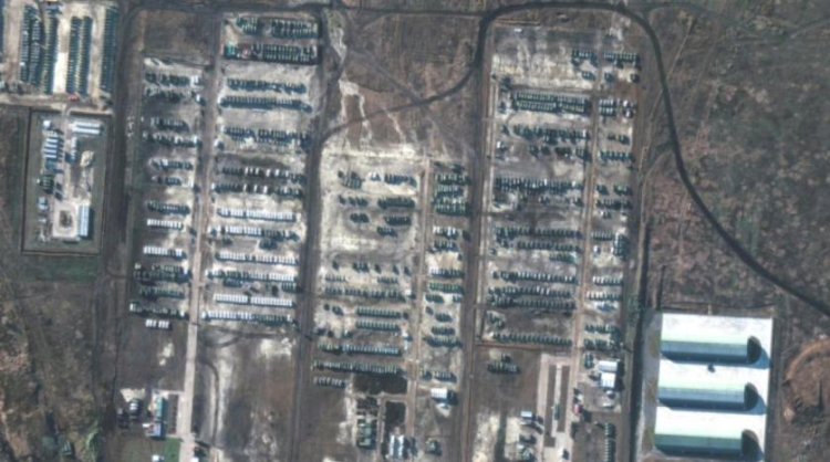 Uydu görüntülerinde yer aldı: Rusya hala Ukrayna sınırına askeri yığınak yapıyor