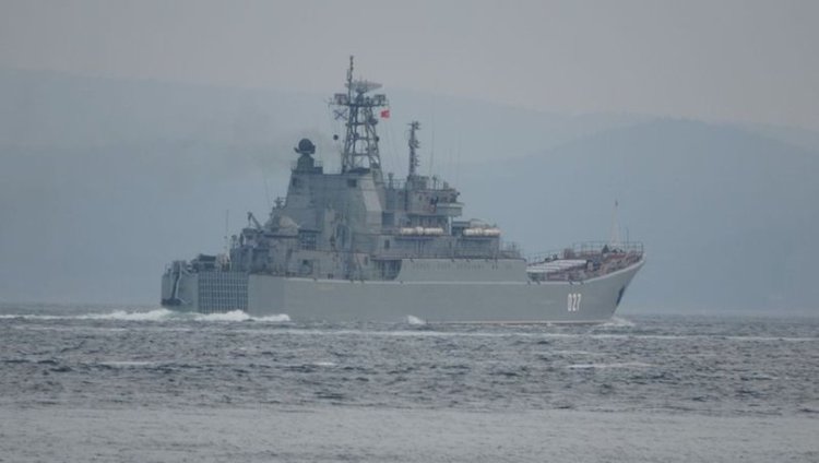 Ukrayna, iç sularını Rus gemilerine kapattı