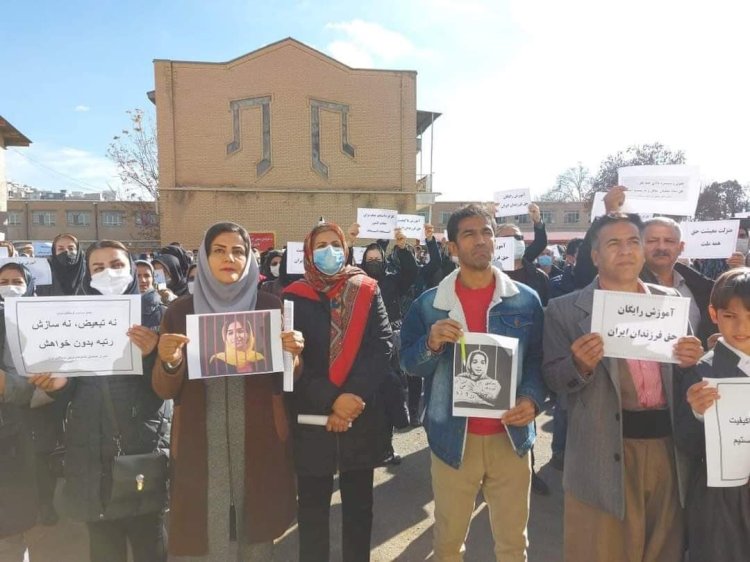 Doğu Kürdistan’da Zara Öğretmen protestosu