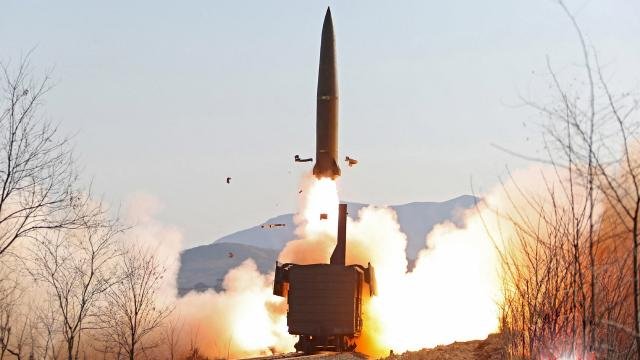 Japonya, Kuzey Kore'nin iki balistik füze denediğini bildirdi