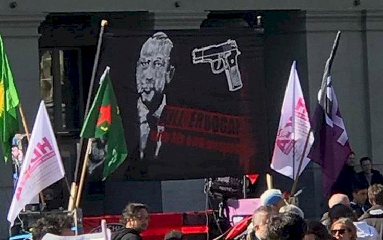 İsviçre'de 'Erdoğan'ı öldürün' pankartı davası başladı