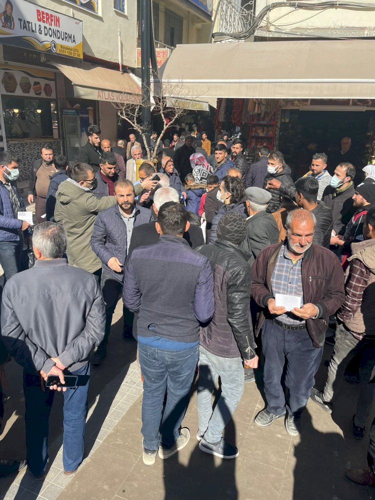 Mardin'de Polisler PAK’ın Kürtçe Seçmeli Ders Broşür Dağıtımını engelledi!