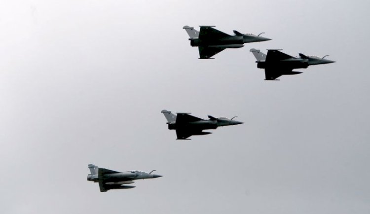 Fransız savaş uçakları 'NATO’nun caydırıcılığı kapsamında' Polonya semalarında uçtu