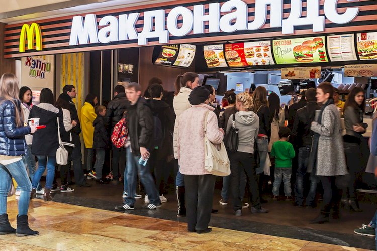 McDonald's Rusya'daki 850 restoranını kapatıyor! Peki, çalışanlara ne olacak?