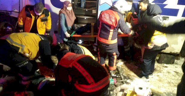 Sivas’ta yolcu otobüsü devrildi: 4’ü ağır 20 yaralı