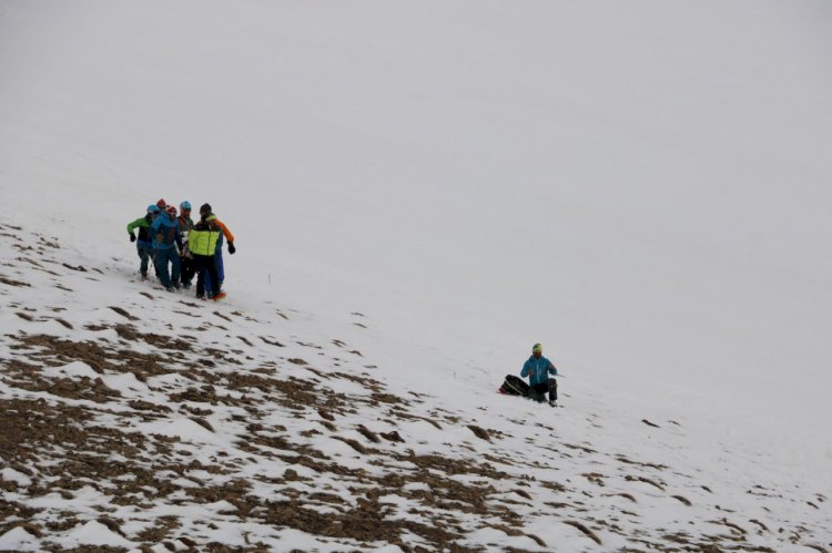 Van’da İtalyan dağcıların üzerine çığ düştü