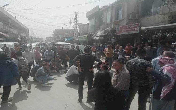 Rojava’nın Kamışlo kentinde belediyenin kararına karşı protesto gösterisi!