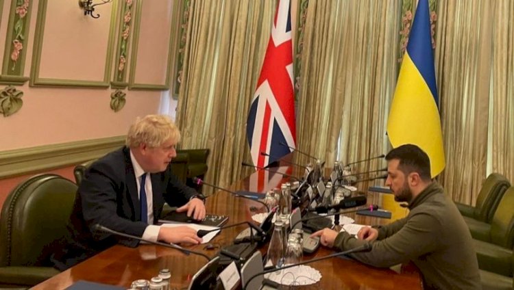 İngiltere Başbakanı Boris Johnson, Kiev'de Zelenskiy ile görüştü