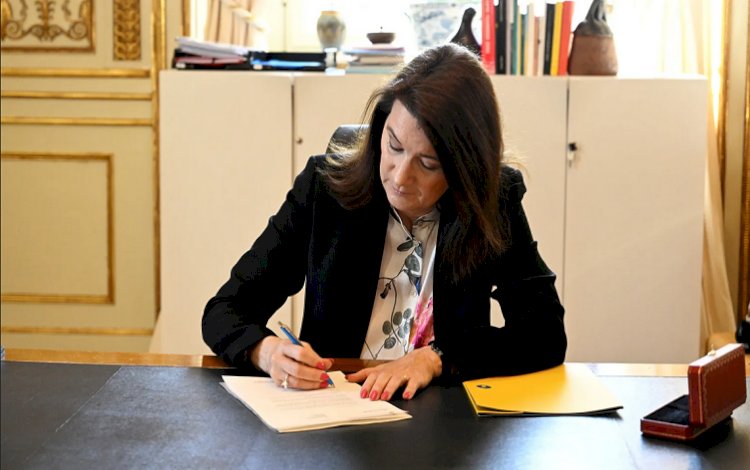 İsveç, NATO'ya üyelik başvuru belgesini imzaladı