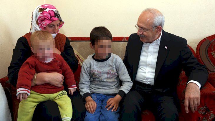 Kılıçdaroğlu, Van’da elektriksiz aileyi ziyaret etti: 'Açlık yok' diyen gelsin görsün