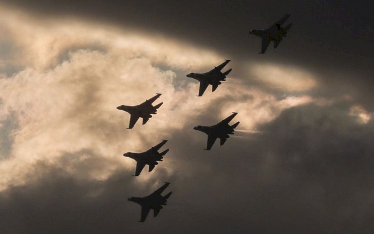 Suriye'de bombalar patladı! Rus Hava Kuvvetleri ABD üssüne saldırdı