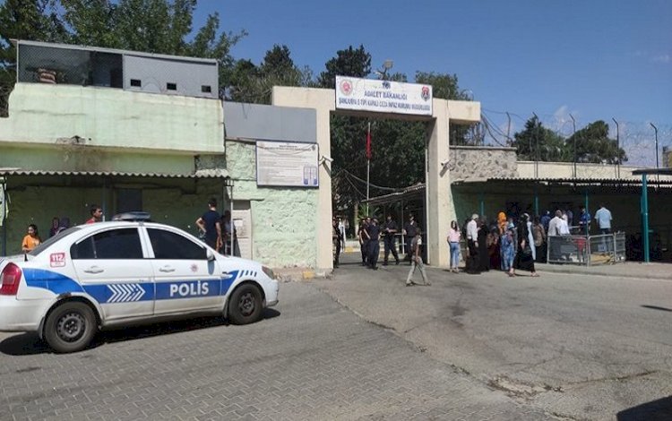 Urfa cezaevi önünde silahlı saldırı