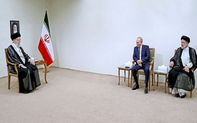 Putin, İran lideri Hamaney ile görüştü
