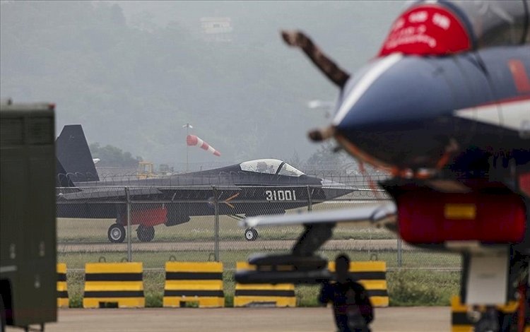 Çin'e ait savaş uçakları Tayvan'ın hava savunma sahasına girdi