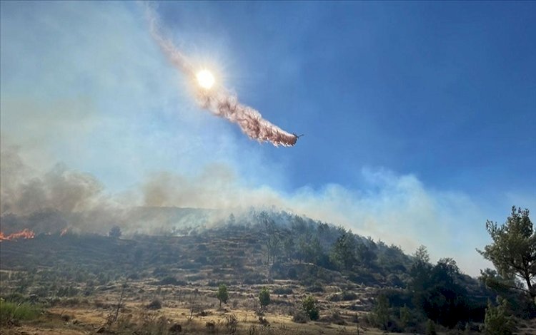 Mersin’deki orman yangını rüzgarın etkisiyle yayılıyor
