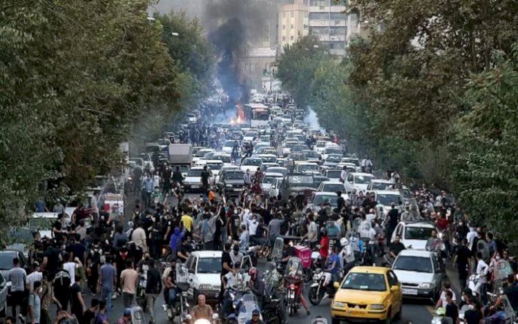 HRANA: İran'daki protestolarda 240 kişi öldürüldü