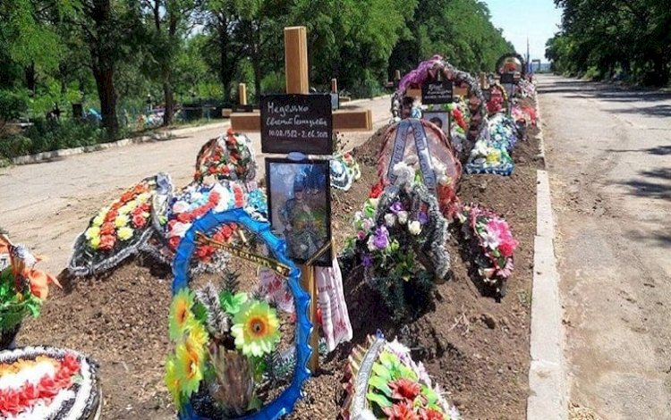 Putin’in Ukrayna’daki kaybı büyüyor: Yüzlerce Rus askeri yol kenarına gömüldü