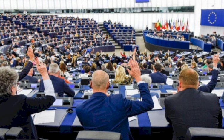 Avrupa Parlamentosu Rojava’da ‘uçuşa yasak bölgeyi’ tartıştı