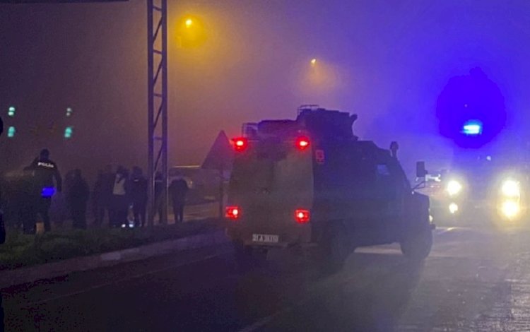 Diyarbakır’da polis aracına bombalı saldırı: 9 yaralı
