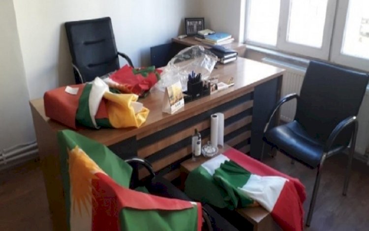 Diyarbakır'da PAK, Azadi, PSK binalarına 'Kürdistan Bayrağı' baskını